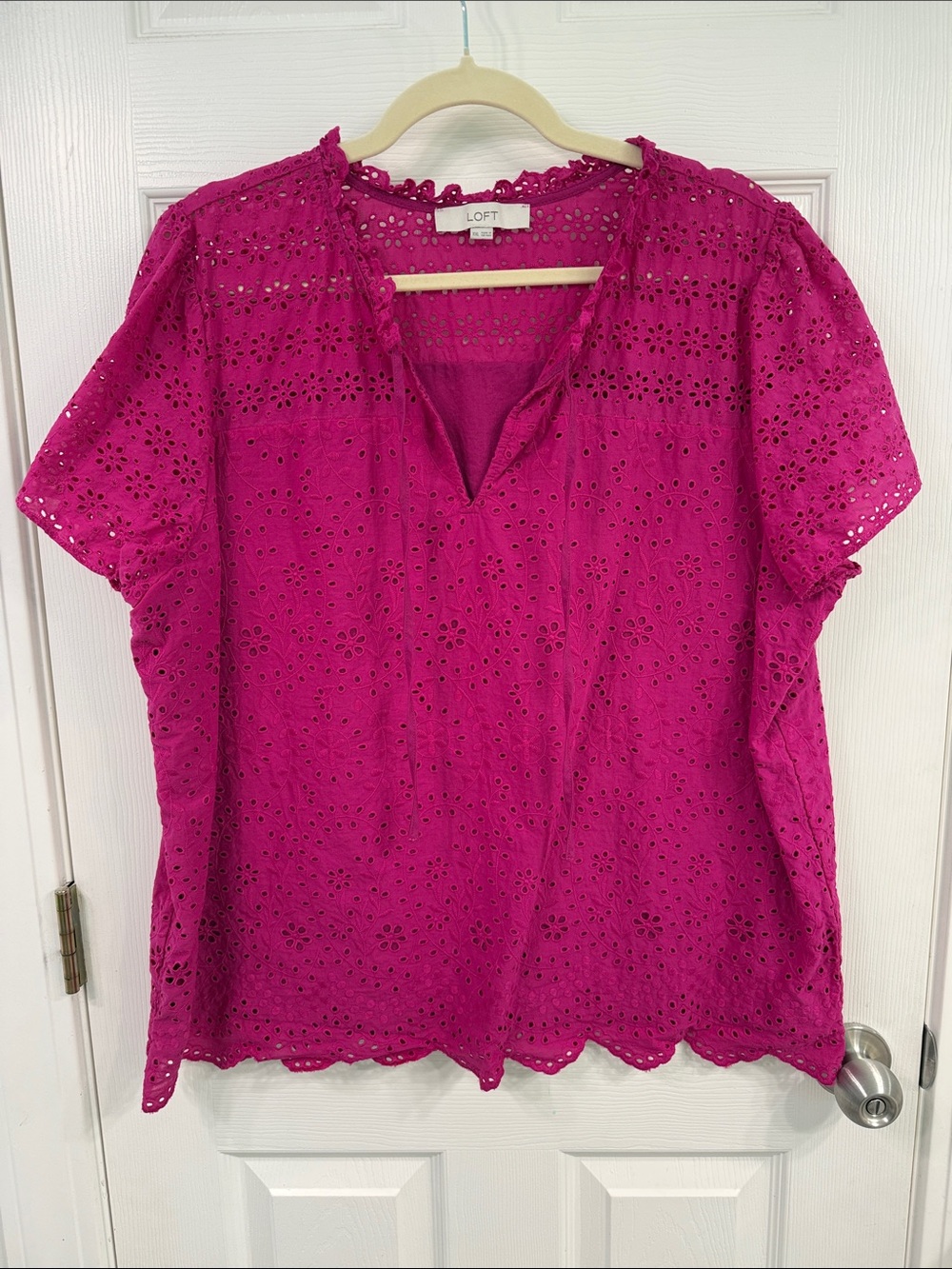 GUC Loft eyelet short sleeve top. Size XXL.